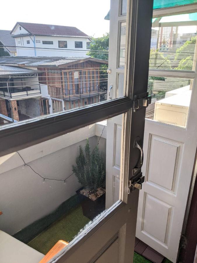Funky Monkey Cnx - Guesthouse Chiang Mai Zewnętrze zdjęcie