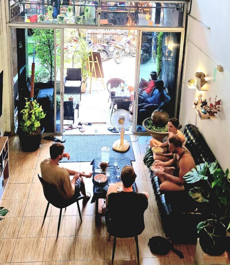 Funky Monkey Cnx - Guesthouse Chiang Mai Zewnętrze zdjęcie