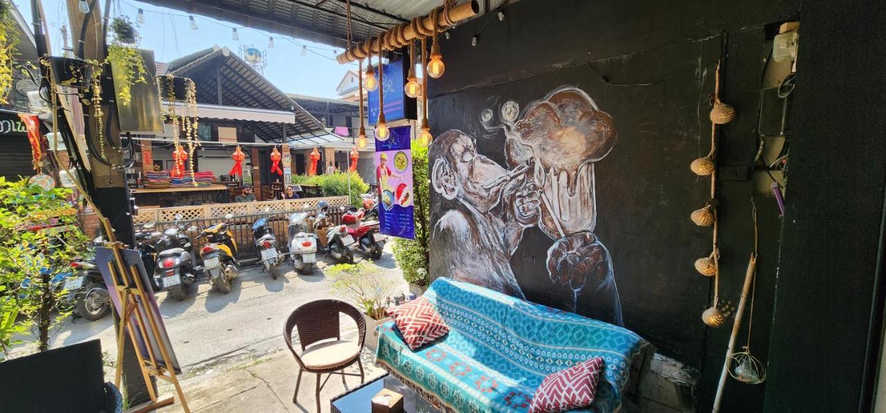 Funky Monkey Cnx - Guesthouse Chiang Mai Zewnętrze zdjęcie