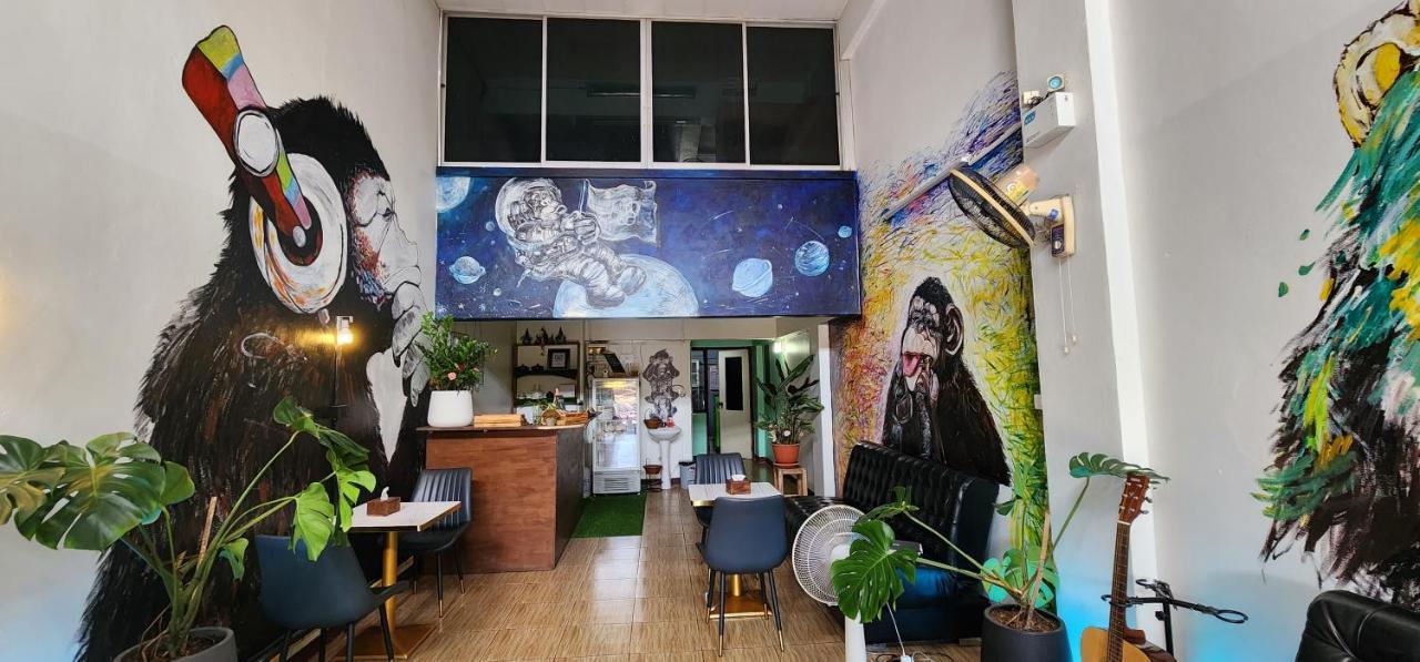 Funky Monkey Cnx - Guesthouse Chiang Mai Zewnętrze zdjęcie